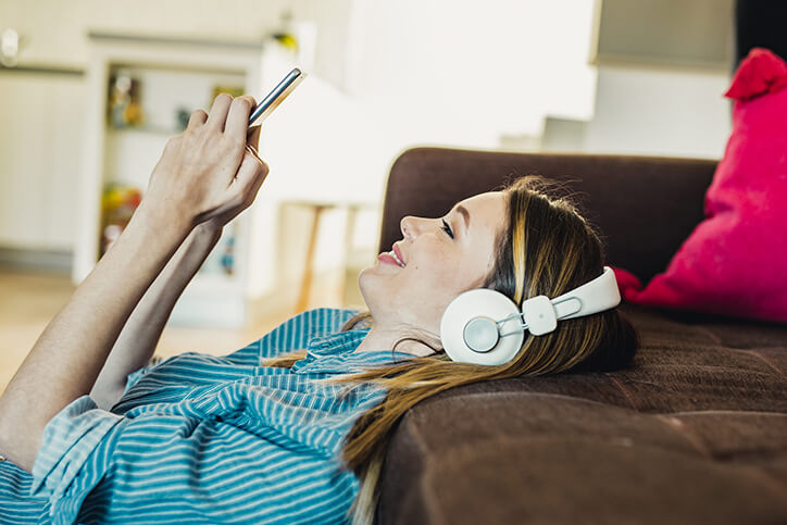 conheça uma lista de podcasts em inglês para aprender ou aprimorar seu inglês