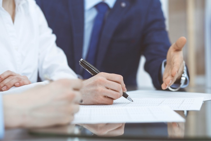 descubra como a tradução juramentada funciona para documentos internacionais