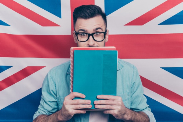 homem treinando fluência em inglês