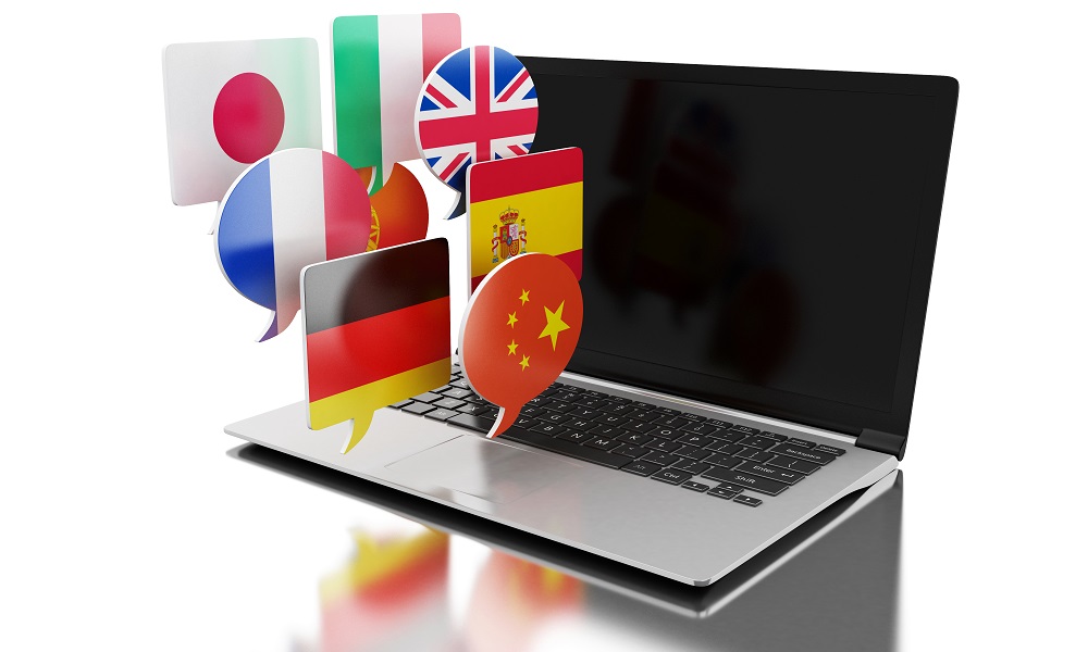 Imagem de notebook com bandeiras representando as línguas mais faladas no mundo